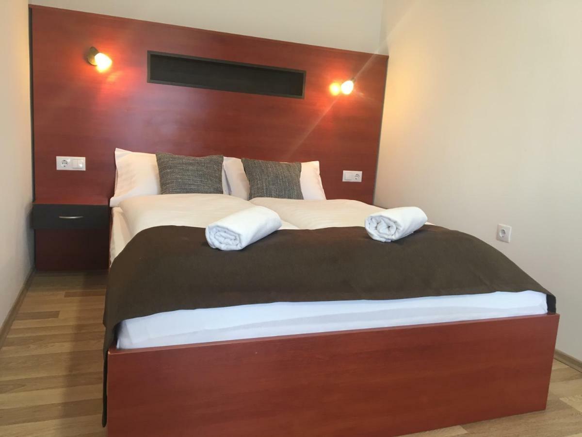 F&M Apartman Егер Екстериор снимка