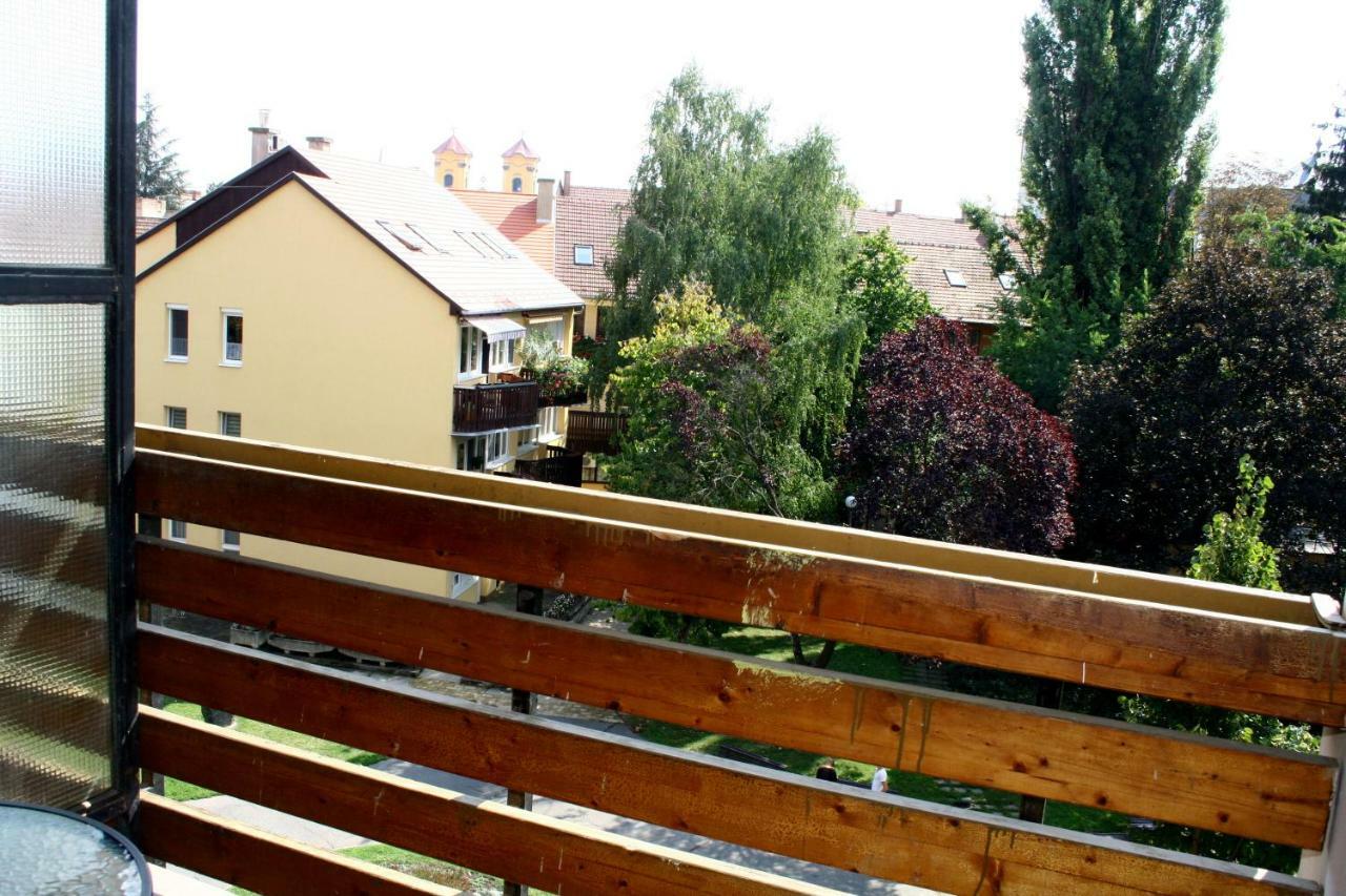 F&M Apartman Егер Екстериор снимка