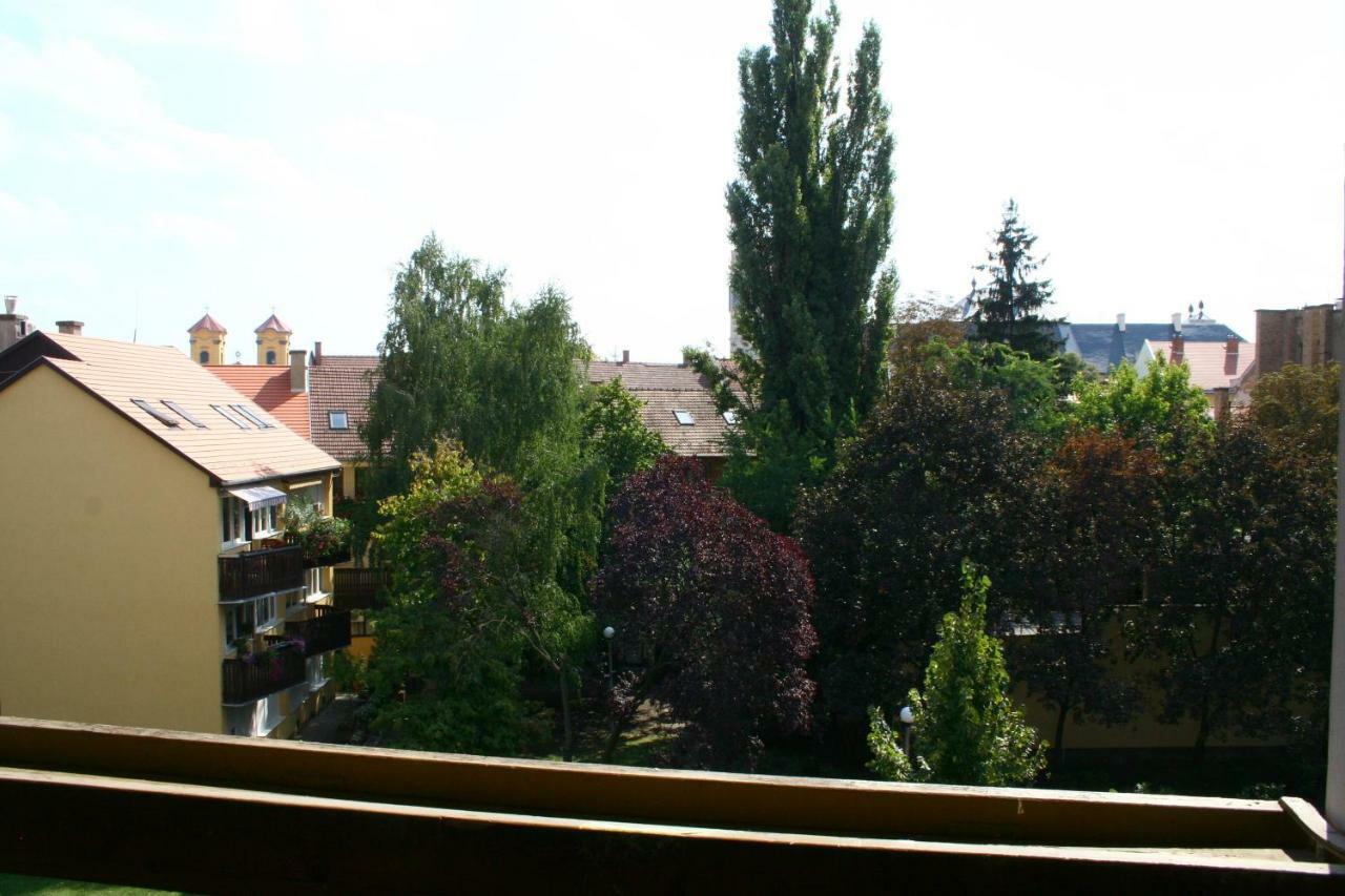 F&M Apartman Егер Екстериор снимка