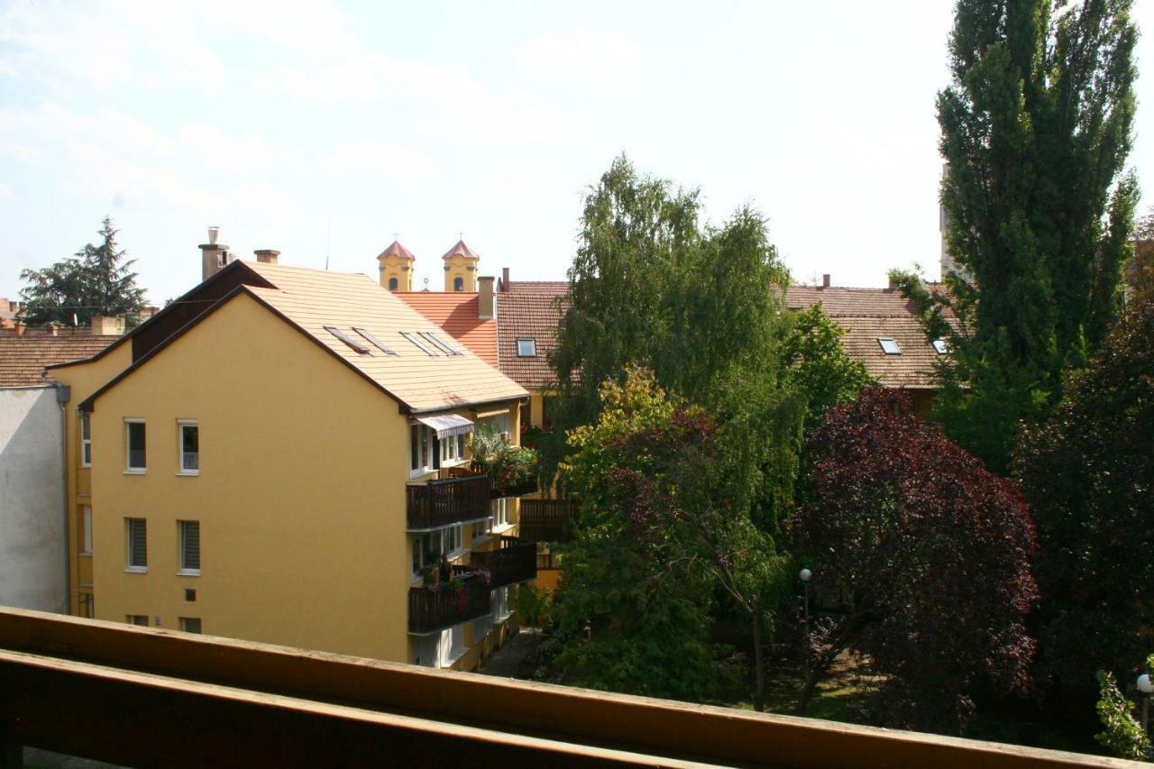 F&M Apartman Егер Екстериор снимка